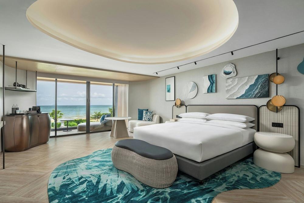 Pattaya Marriott Resort and Spa Room Type - Sunset Suite, 1 King, Sea View, Balcony