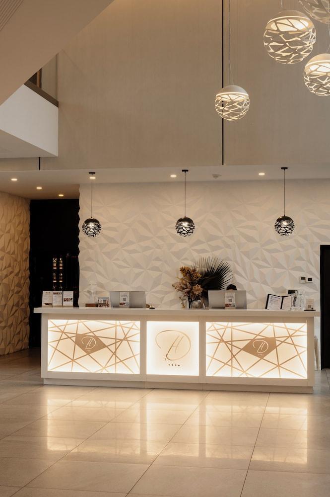 Hotel Dali Val d'Europe Tapestry Collection by Hilton