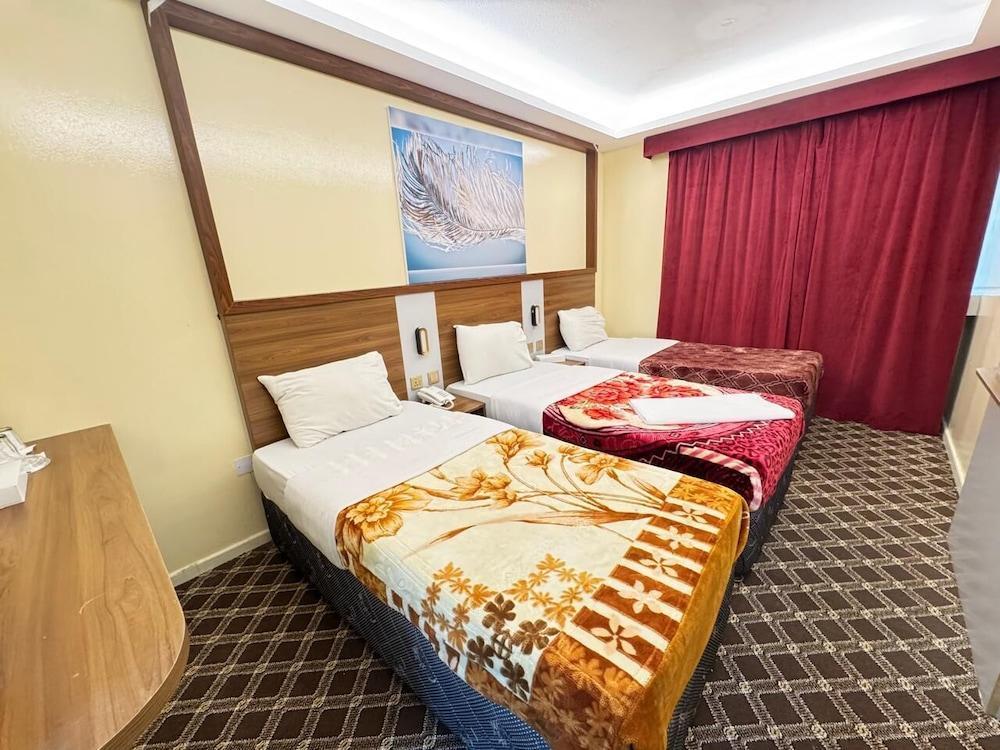 NAIF PALACE HOTEL Room Type - Standard Triple Room