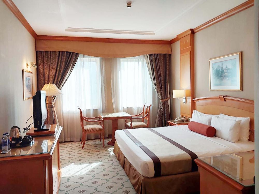 Knight Castle Hotel Room Type - Executive Room with 20% discount on F&B