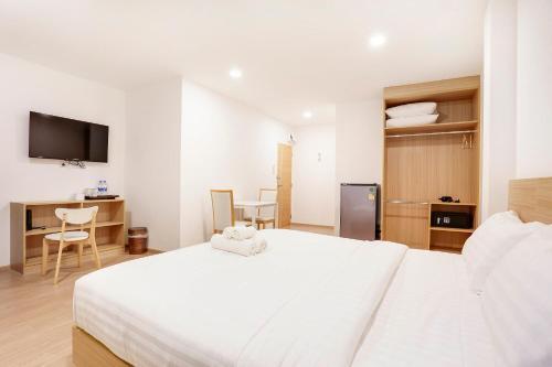Takka Hotel - Bangna - Tap to explore photos