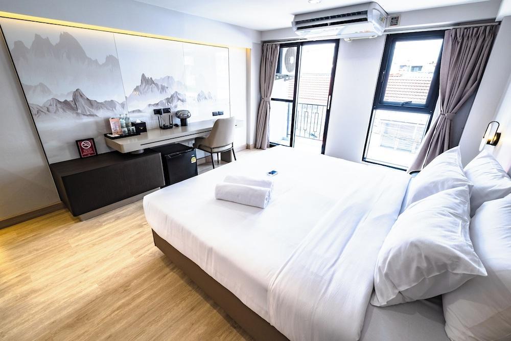 Near Don Mueang Hotel Room Type - Deluxe Room