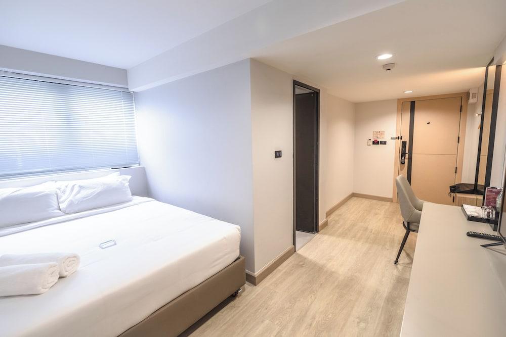 Near Don Mueang Hotel Room Type - Standard Double Room, City View