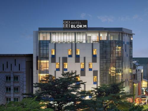 Hotel 88 Blok M by WH - Tap to explore photos