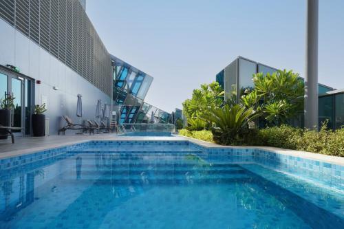 Lusso Hometels J One Business Bay - Tap to explore photos
