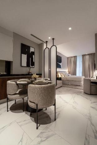 Lusso Hometels J One Business Bay  Room Type - Deluxe King with Balcony