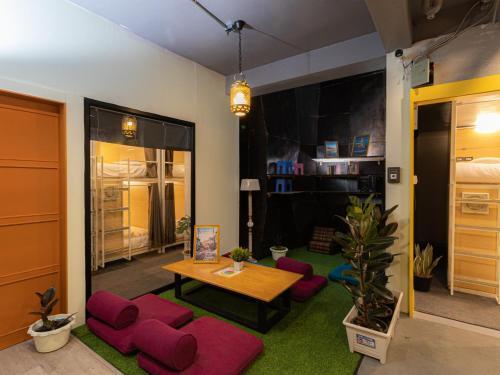 Khaosan Social Capsule Hostel - Tap to explore photos
