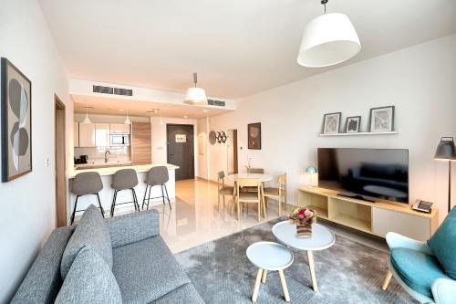 Capital Suites Hotel & Residences - Tap to explore photos