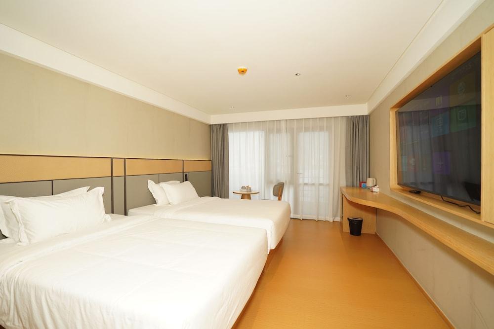 BANGKOK ORIENTAL HOTEL Room Type - Luxury Twin Room, Balcony, City View