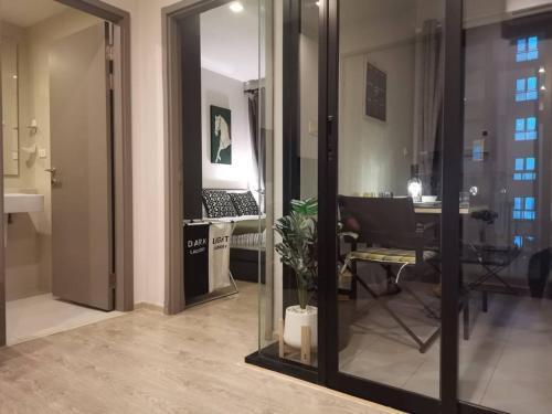 Pattaya Central Beach Apartment - Tap to explore photos
