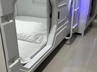 Kiwi Capsule Hotel - Tap to explore photos