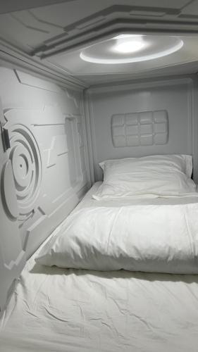 Kiwi Capsule Hotel - Tap to explore photos