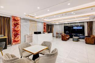 Dancenter Bangkok Travellers Hotel - Tap to explore photos