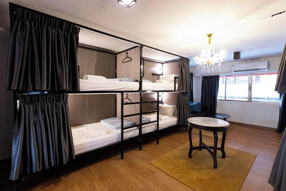 Orange Lodge Room Type - Mixed Dormitory Room