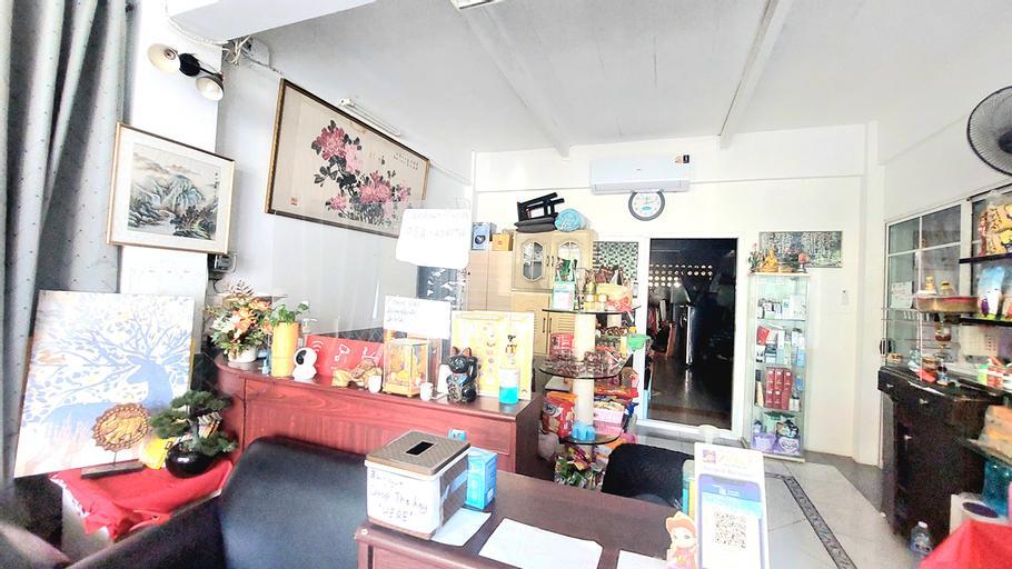 Sukhum Sukhumvit-Onnut Guest House - Tap to explore photos