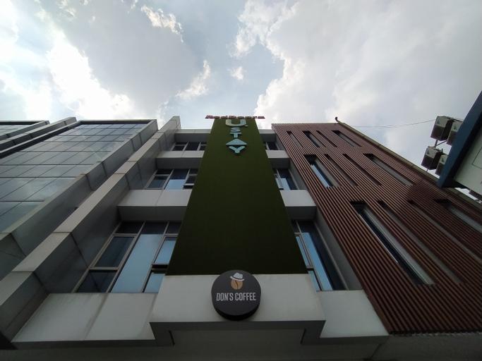 U Stay Hotel Asem Baris - Tap to explore photos