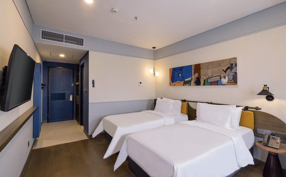 ARTOTEL Hub Simpang Temu Room Type - Deluxe Room, City View