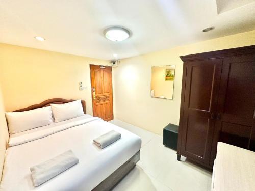 P ratunam Residence Hotel - Tap to explore photos