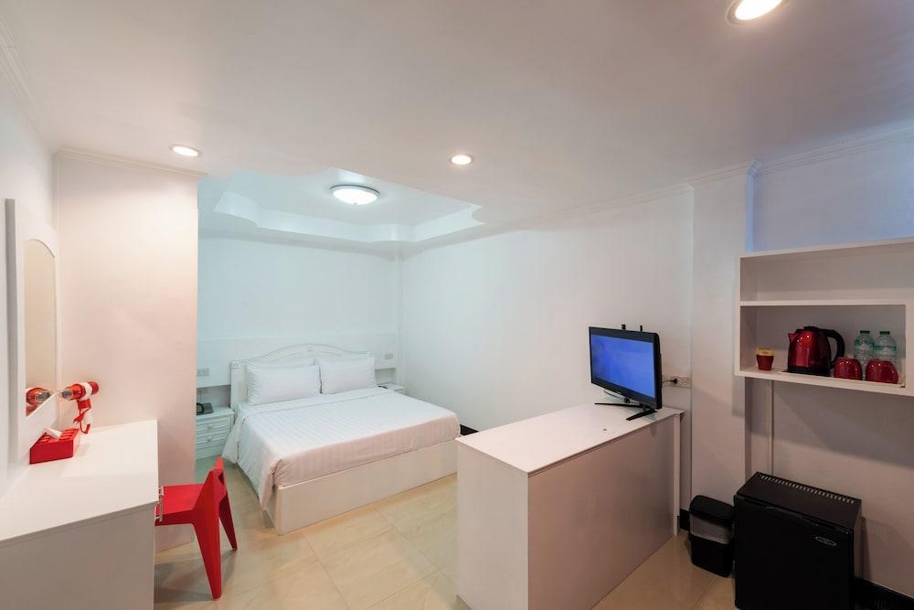 Arawana Express North Pattaya Room Type - Standard Queen Pool Access Arawana Express North Pattaya Room Type - Standard Queen Pool Access