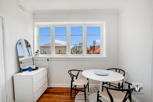 Kozyguru | Kirribilli | Opera House View 2 Bed Apt - Tap to explore photos