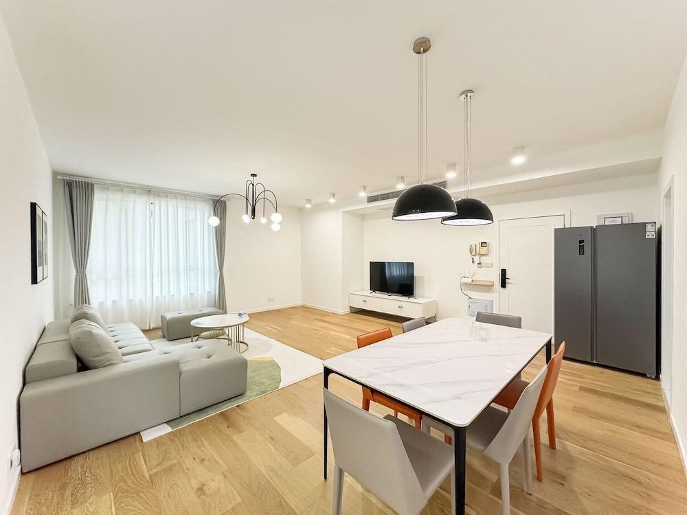 Tyms 2BR 2BA Apt Near MetroCity Line 1 9 - Tap to explore photos