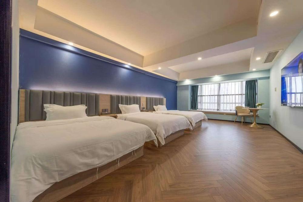 Boya Apartment Room Type - Luxury Triple Room, City View