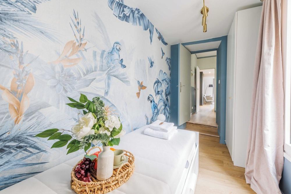Chic Apartment - 2br/6p - Jardin du Luxembourg - Tap to explore photos
