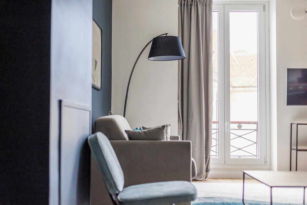 Chic Apartment - 2br/6p - Jardin du Luxembourg - Tap to explore photos
