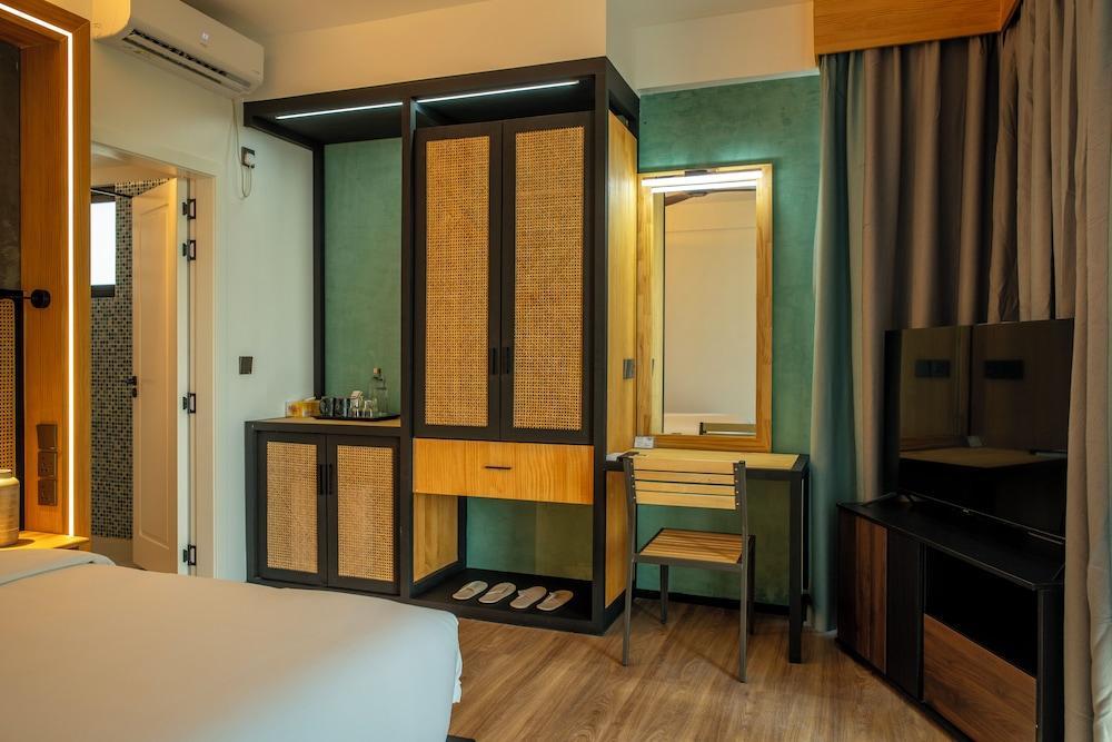 Athiri Residence Dhiffushi Room Type - Superior Room, Balcony, Garden View