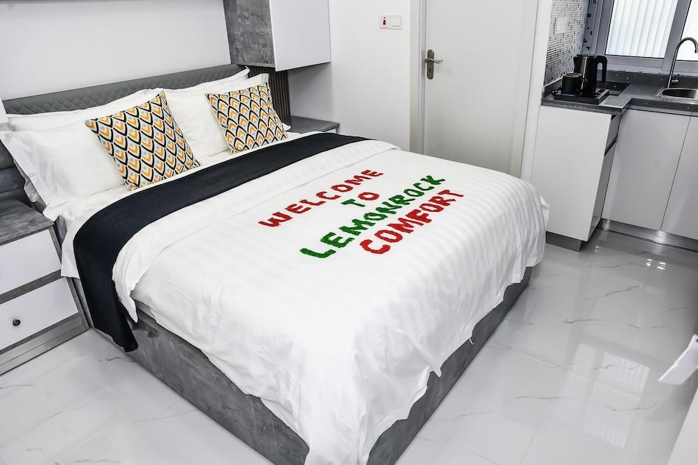 LemonRock Comfort Room Type - Deluxe Queen Room Courtyard View