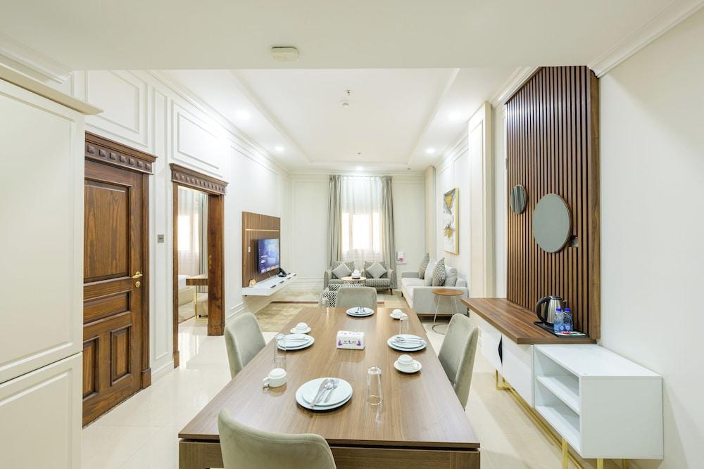 Abraj INN Royal Hotel Room Type - Presidential Apartment, City View