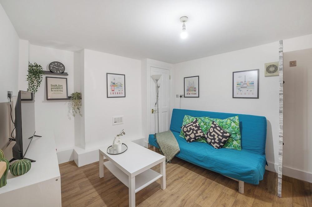 20 min From City Centre / 2 Bedrooms W/ensuite