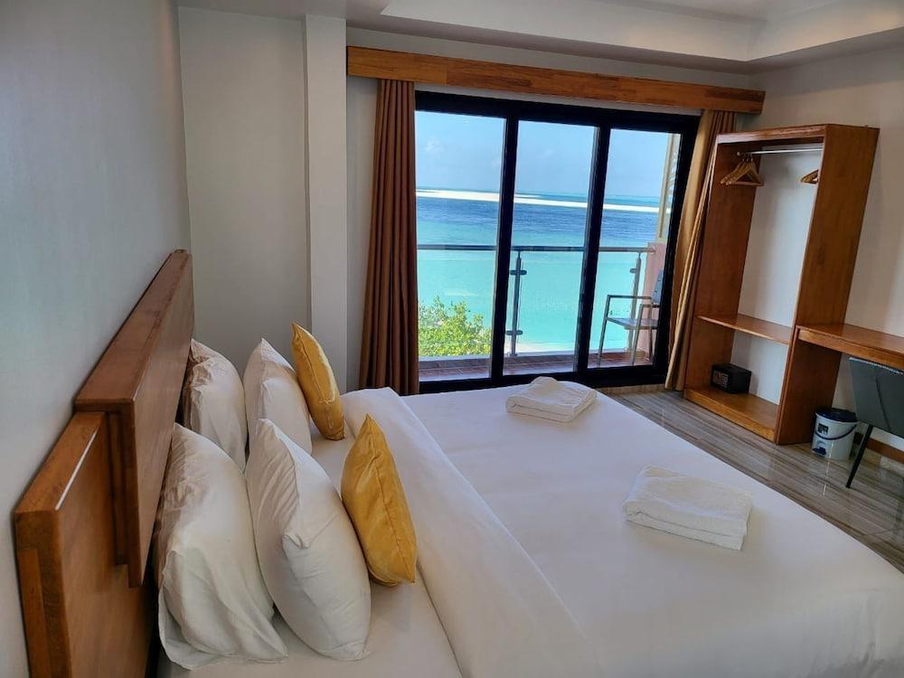 AIMI Beach Hotel Room Type - Deluxe Double Room