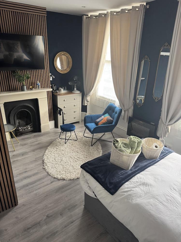 Aimi Residence Room Type - Superior Room, City View