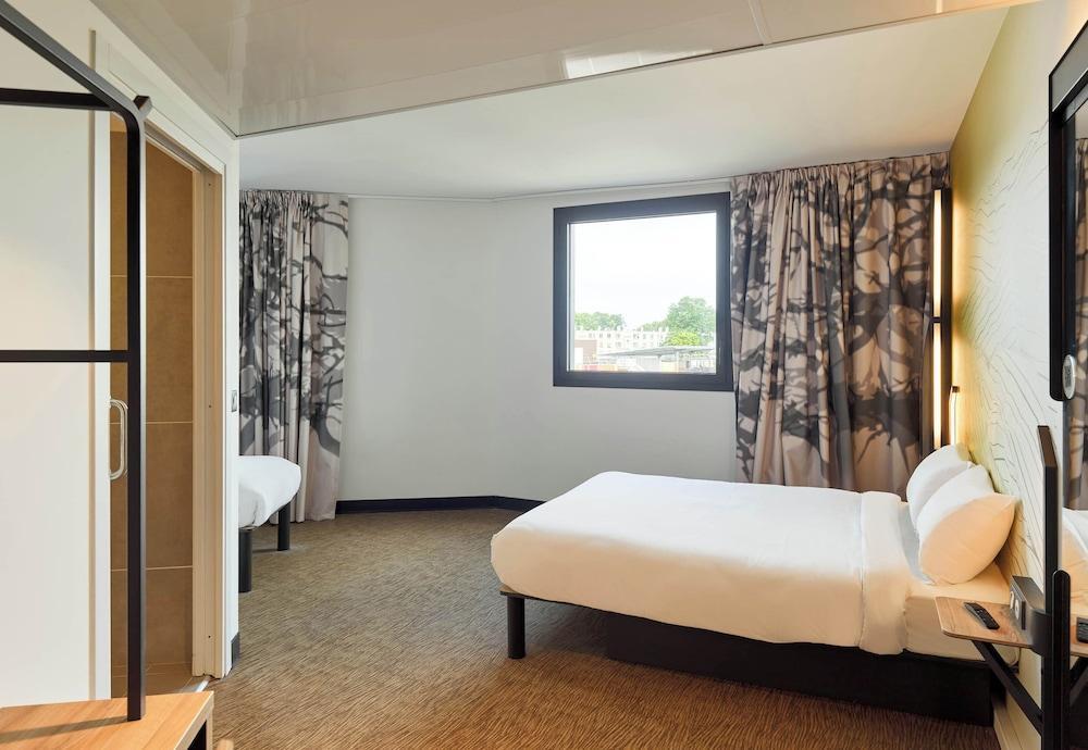 B&B Hotel Paris Clichy-Sous-Bois Room Type - Triple Room, Mobility Accessible, Non Smoking B&B Hotel Paris Clichy-Sous-Bois Room Type - Triple Room, Mobility Accessible, Non Smoking