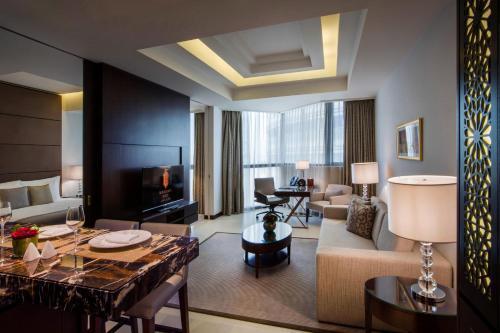 Bab Al Qasr Residence - Tap to explore photos