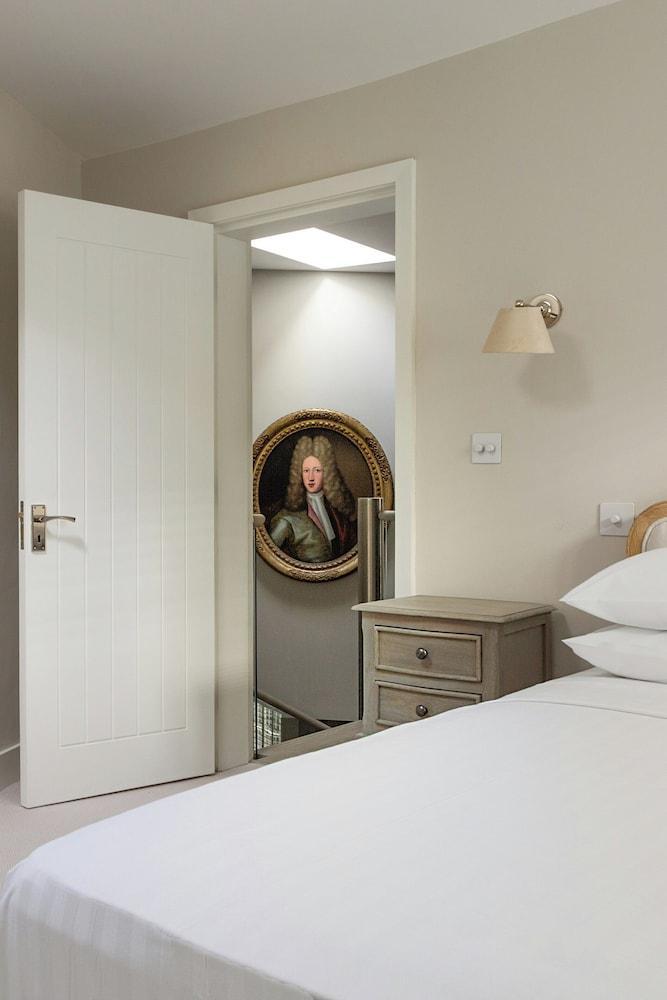 Bathurst Mews II by Onefinestay