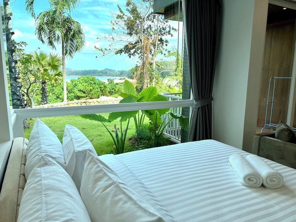 Beachfront Bliss at Naiyang by ALPHATEL Room Type - Comfort Double Room, 1 King Bed