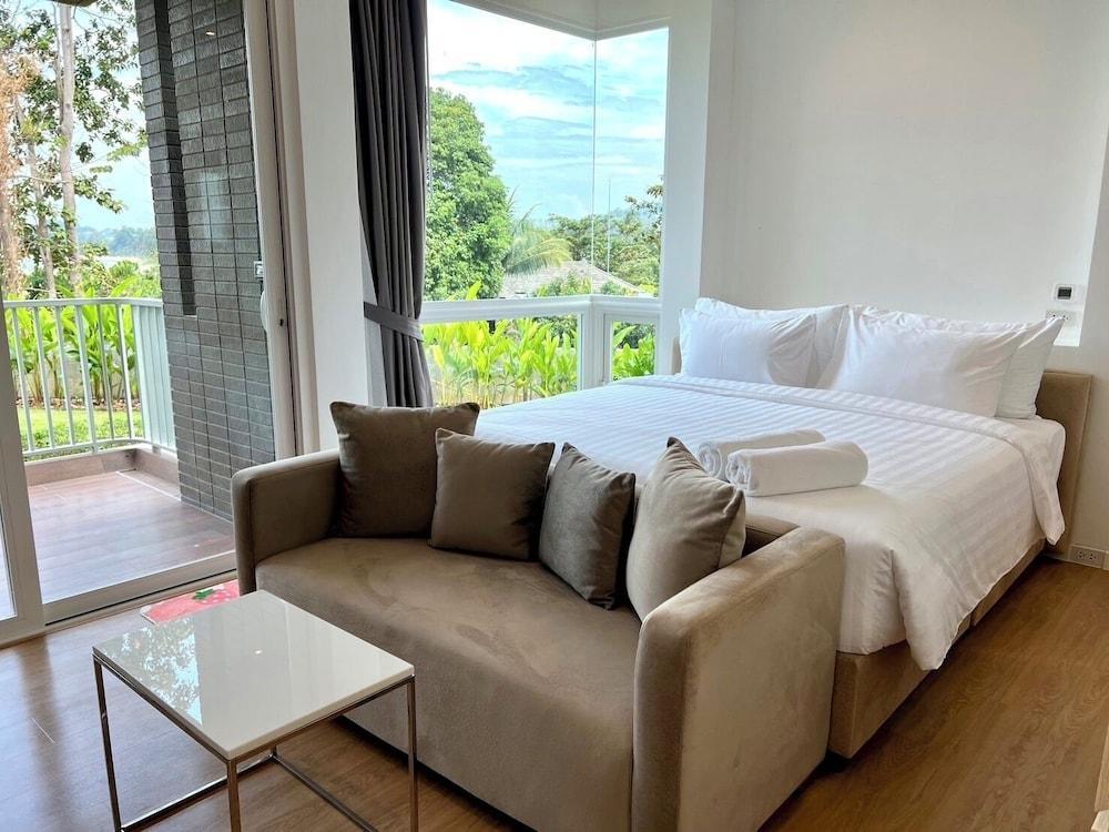 Beachfront Bliss at Naiyang by ALPHATEL Room Type - Comfort Studio, Balcony, Sea View