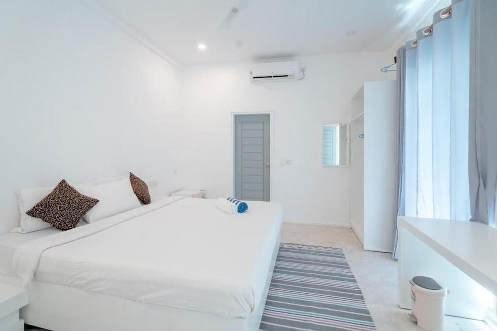 Brickwood Shoreline Room Type - Deluxe Double Room