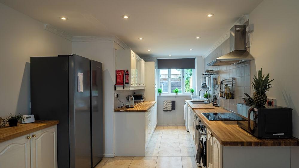 Captivating 3-bed House in London