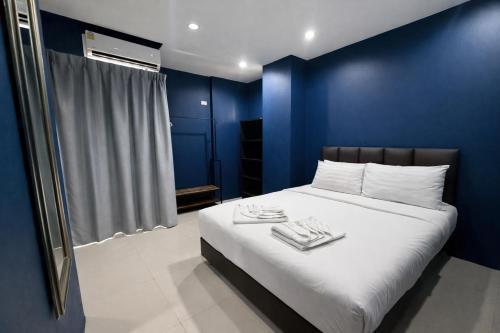 Central Perk Hotel Room Type - Superior Double or Twin Room Central Perk Hotel Room Type - Superior Double or Twin Room