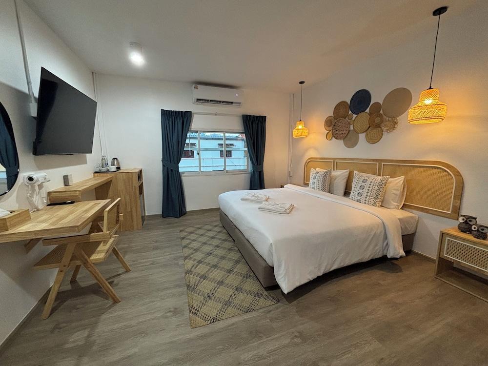 Charm Hostel at Jomtien Room Type - Premier Double Room