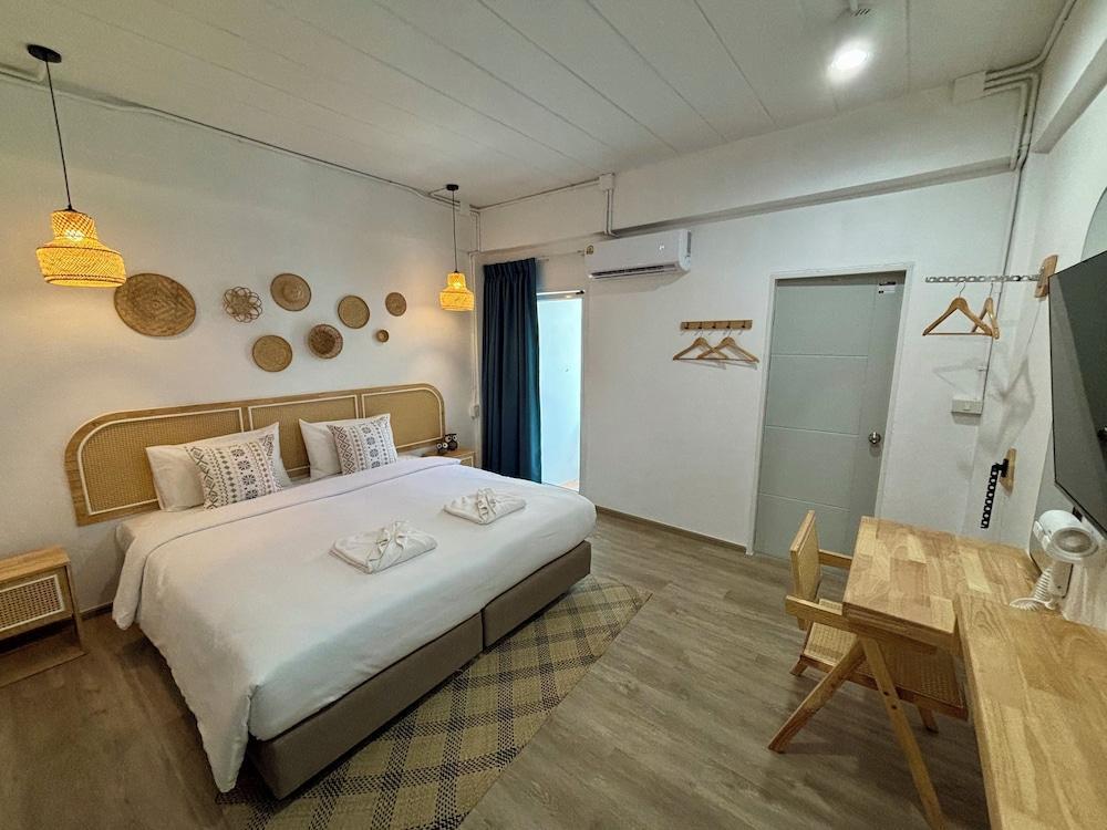 Charm Hostel at Jomtien Room Type - Comfort Double Room