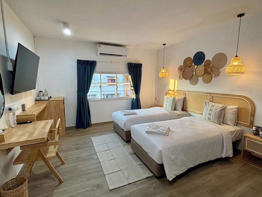Charm Hostel at Jomtien Room Type - Premier Twin Room