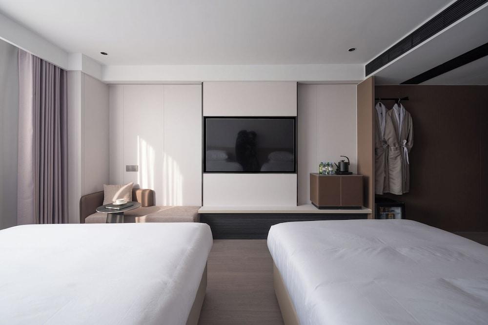 Charles hotel Room Type - Family Triple Room