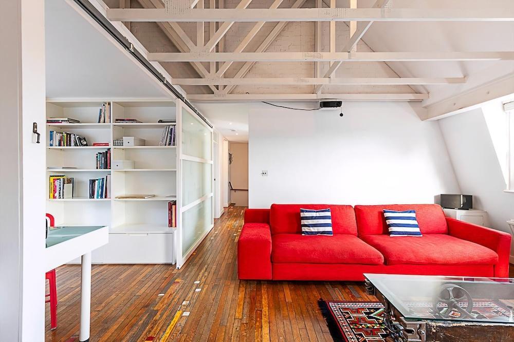 Charming Loft in Islington - Stunning View! - Tap to explore photos