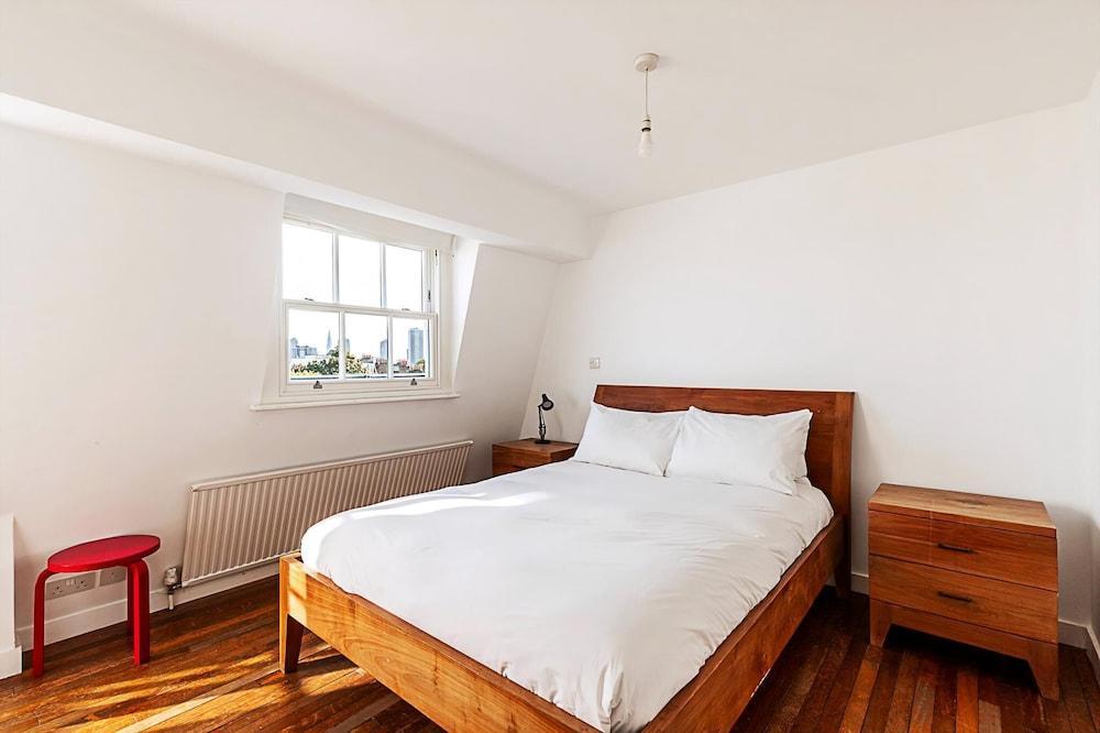 Charming Loft in Islington - Stunning View! - Tap to explore photos