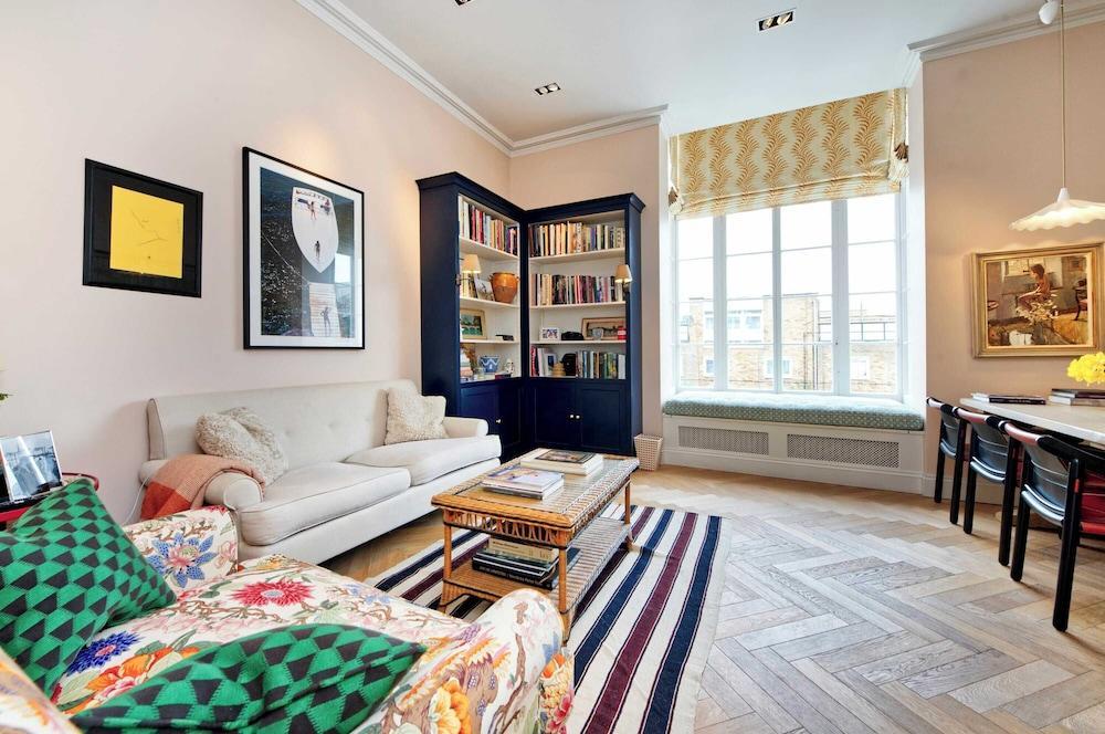 Charming 2 Bedroom 2 Bathroom, Notting Hill - Tap to explore photos
