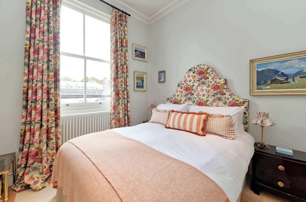 Charming 2 Bedroom 2 Bathroom, Notting Hill - Tap to explore photos
